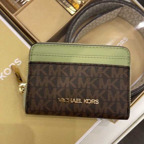 Michael Kors Jet Set Travel Medium Zip Around Card Case - Picture 14 of 16